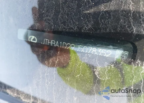 2018 Lexus Is 300 z USA, uszkodzony, nr VIN JTHBA1D29J5078352